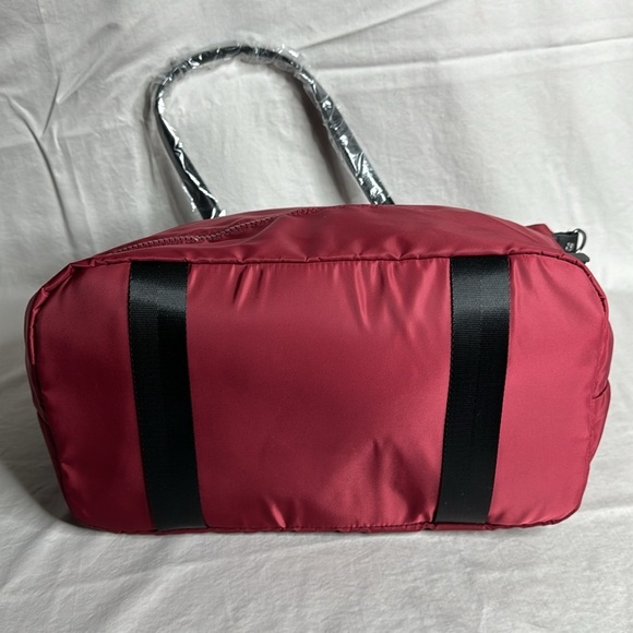 Mondani New York Weekender Tote - Picture 4 of 5